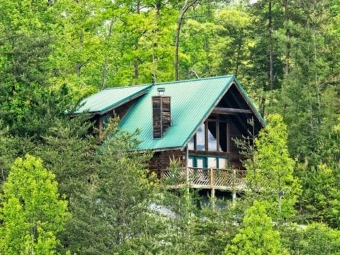 The secluded Honeysuckle cabin in the Smoky Mountains.